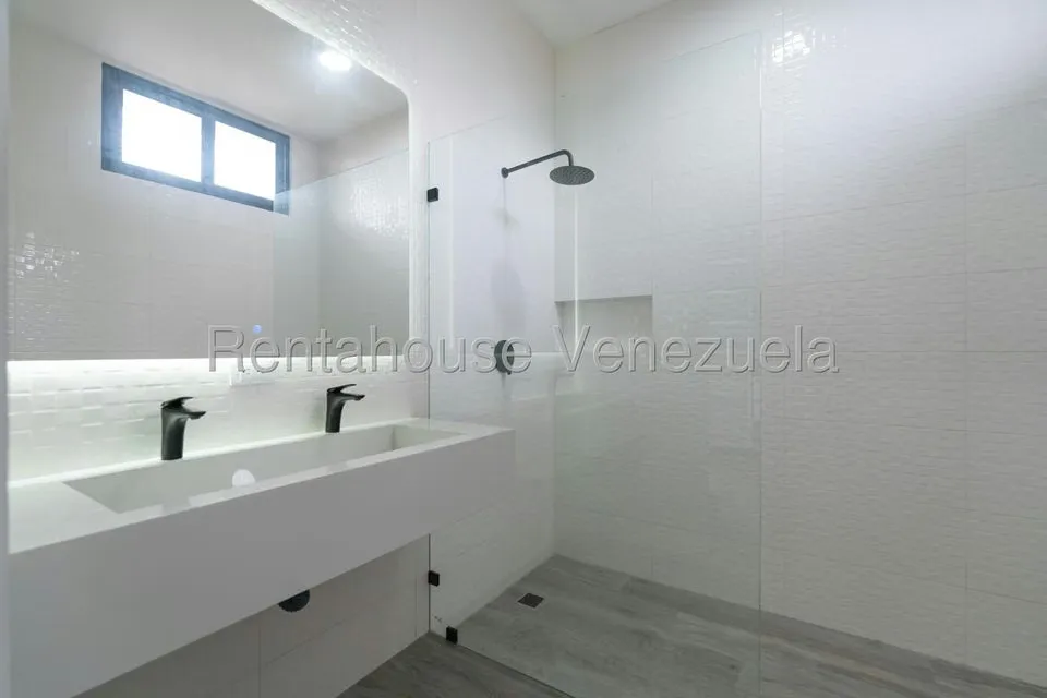 Casa (Duplex) en Venta en Country Club, Distrito Metropolitano - 34