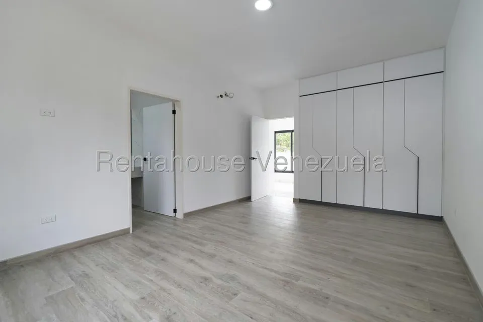 Casa (Duplex) en Venta en Country Club, Distrito Metropolitano - 41