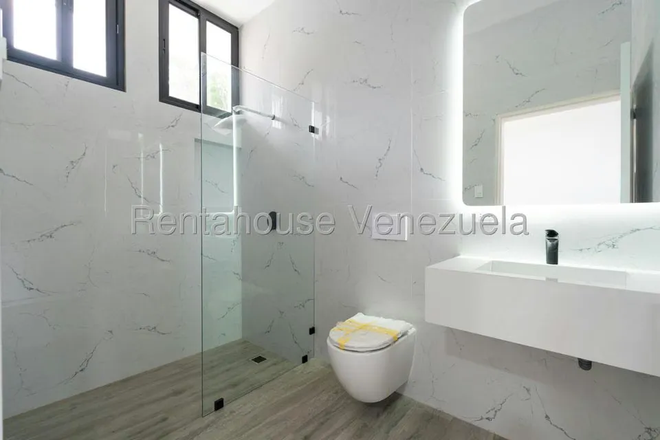 Casa (Duplex) en Venta en Country Club, Distrito Metropolitano - 42