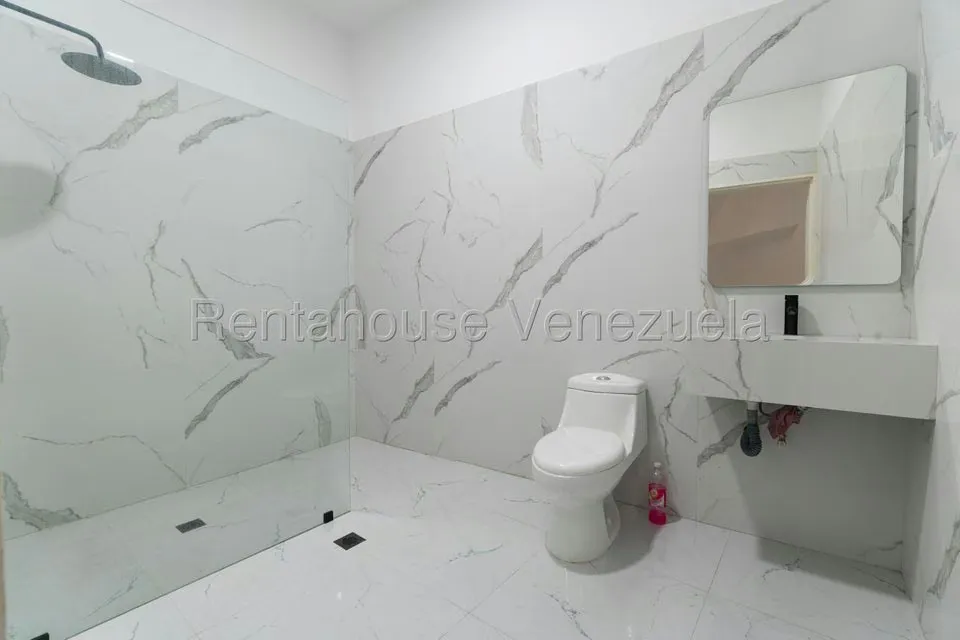 Casa (Duplex) en Venta en Country Club, Distrito Metropolitano - 43