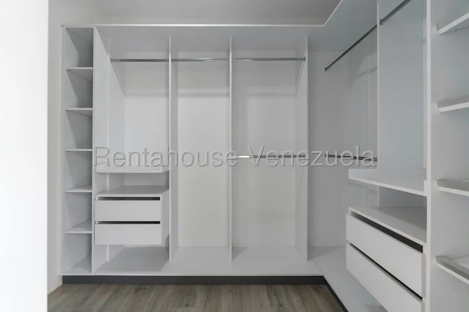Casa (Duplex) en Venta en Country Club, Distrito Metropolitano - 51
