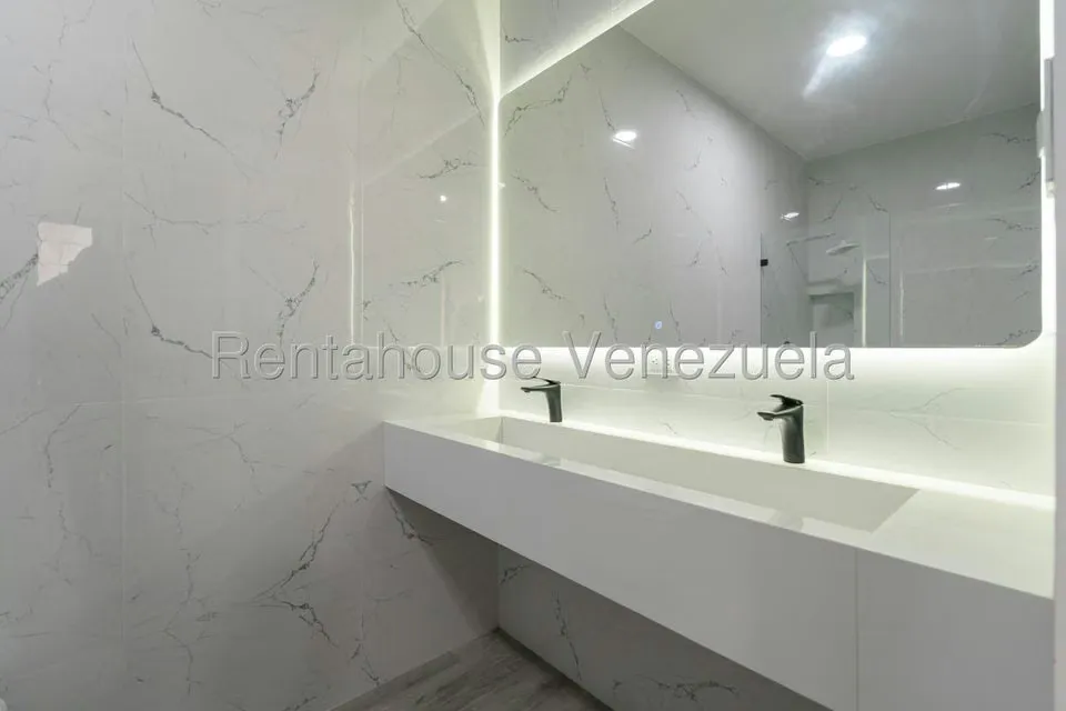 Casa (Duplex) en Venta en Country Club, Distrito Metropolitano - 57