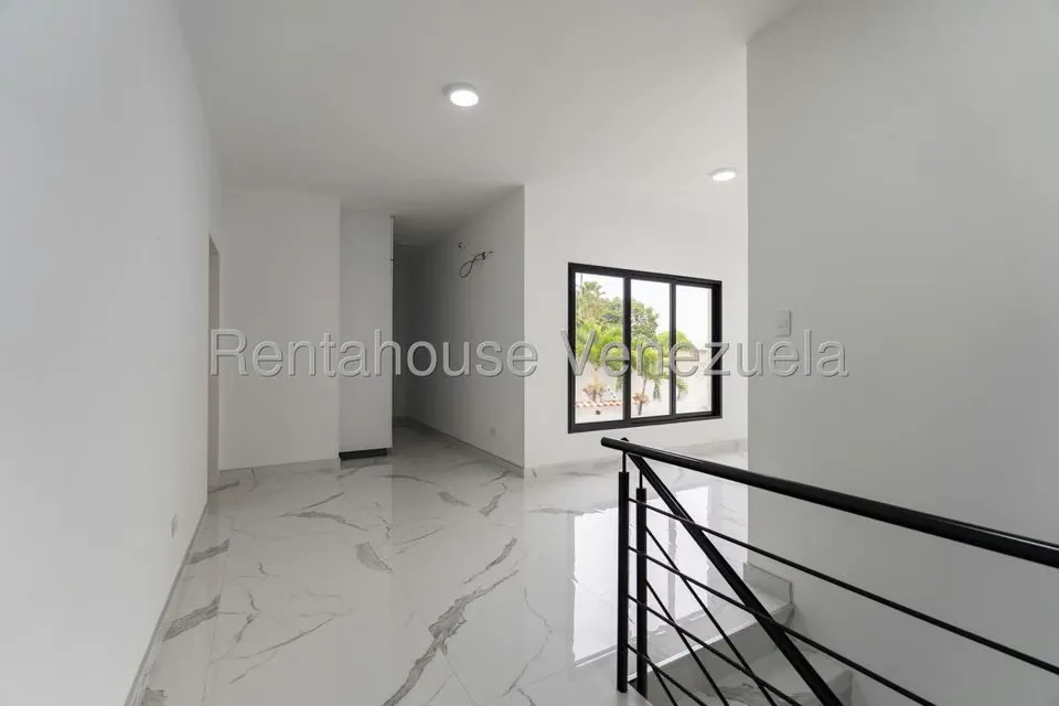 Casa (Duplex) en Venta en Country Club, Distrito Metropolitano - 63