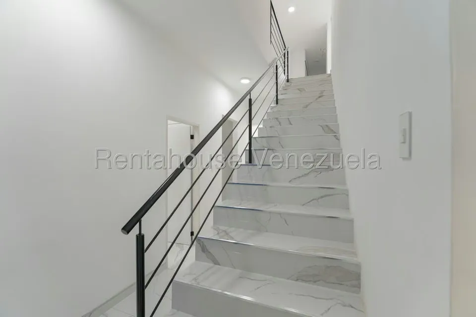 Casa (Duplex) en Venta en Country Club, Distrito Metropolitano - 67