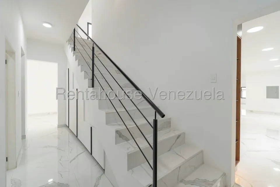 Casa (Duplex) en Venta en Country Club, Distrito Metropolitano - 68