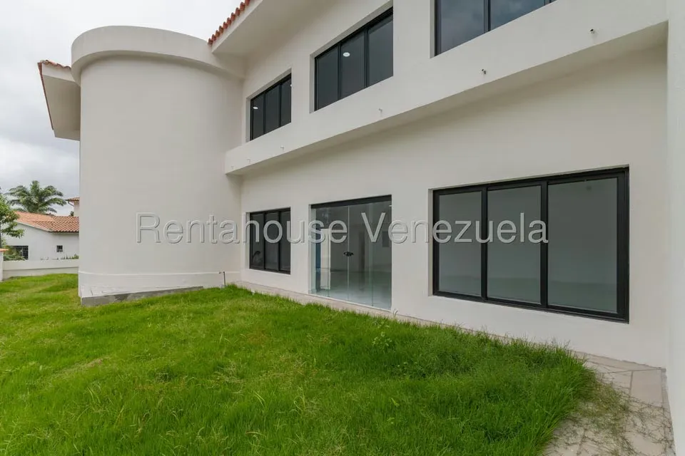 Casa (Duplex) en Venta en Country Club, Distrito Metropolitano - 76