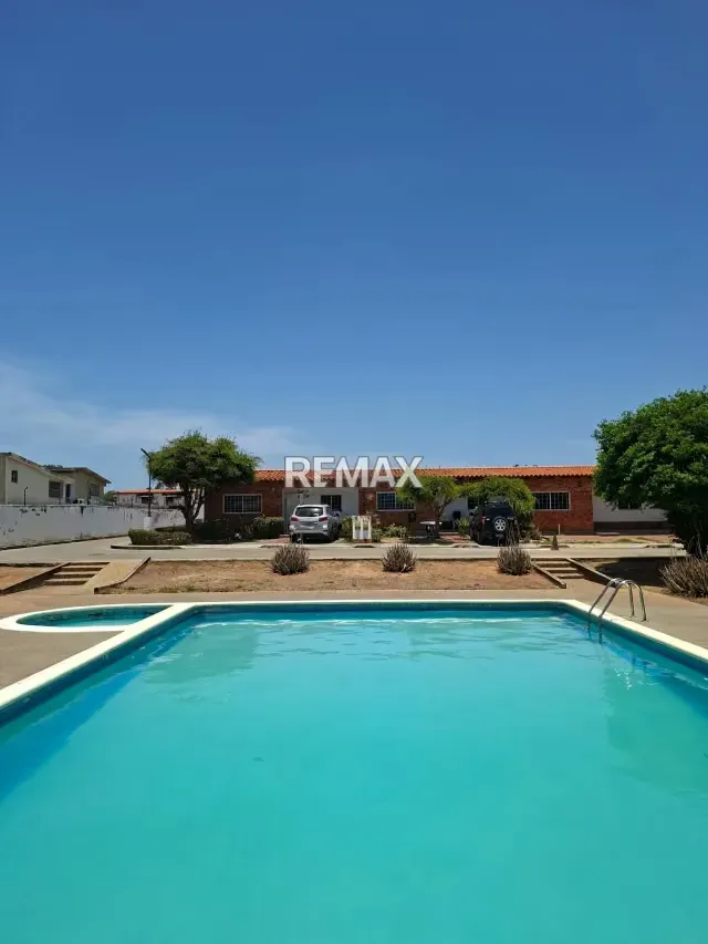 EN VENTA HERMOSA CASA EN EL VALLE - 15