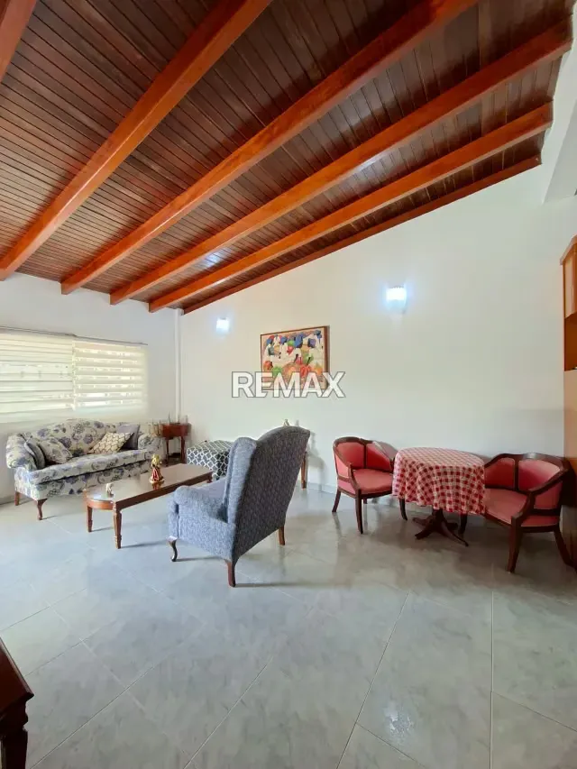 EN VENTA HERMOSA CASA EN EL VALLE - 3