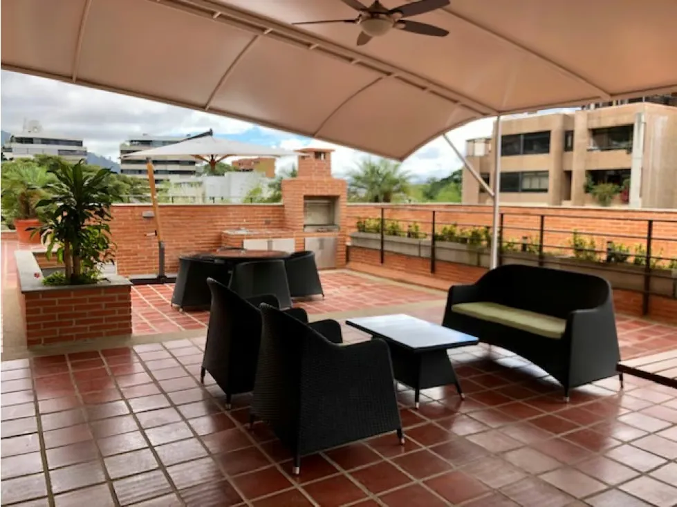 En venta, impecable PH parte alta de Los Palos Grandes