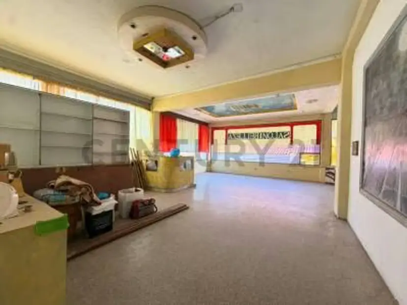 Edificio comercial con 9 locales