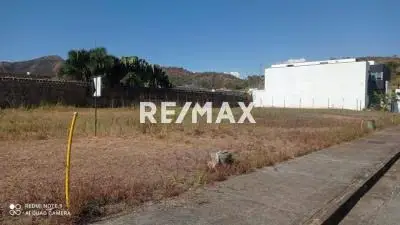 En venta parcela en Lomas del Country Guataparo