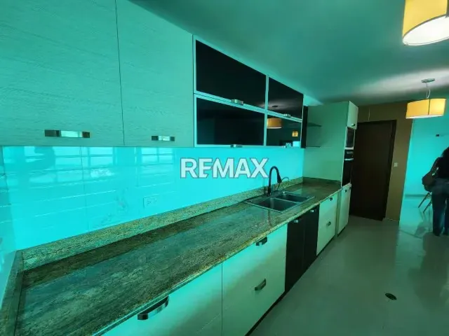 VENDE Y ALQUILA APARTAMENTO EN CRISTAL DEL LAGO