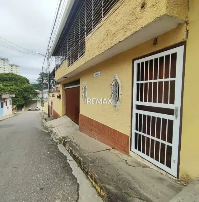 HERMOSA Y AMPLIA CASA QUINTA EN CENTRO DE CUA, CUA, EDO. MIRANDA