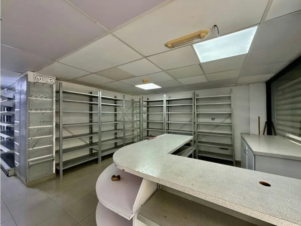 Se alquila / vende local comercial a pie de calle 196m2 Colinas de BM - 4