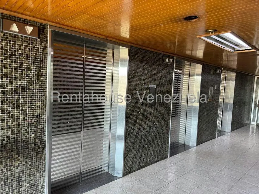 Apartamento (Duplex) en Venta en Parque Central, Distrito Metropolitano - 2