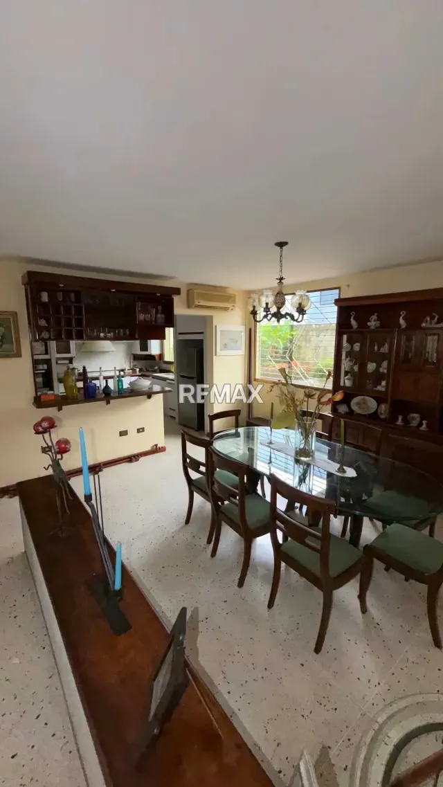 Se Vende Casa a Modernizar de Esquina Urb Altos de Guataparo - 14