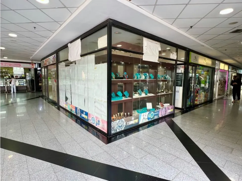En Alquiler Local Comercial CC Multiplaza El Paraiso Libertador - - 10