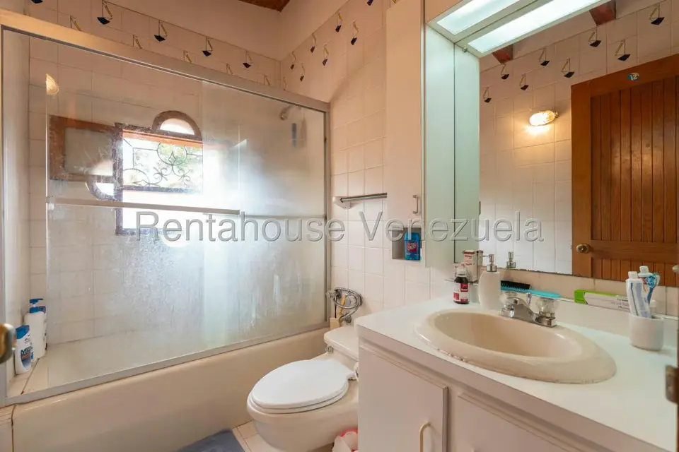 Casa (Colonial) en Venta en Country Club, Distrito Metropolitano - 33