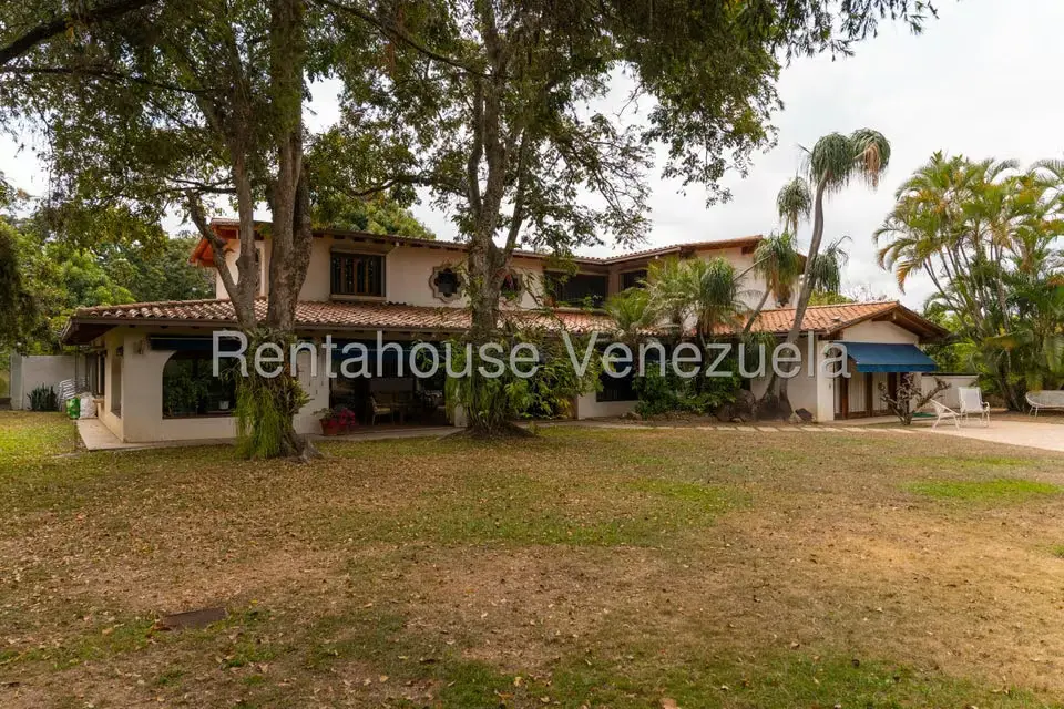 Casa (Colonial) en Venta en Country Club, Distrito Metropolitano - 42
