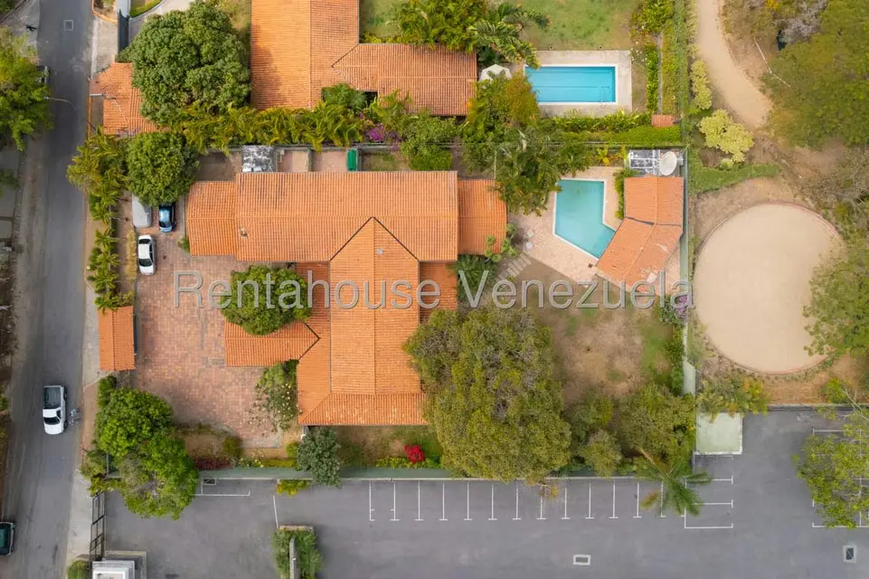 Casa (Colonial) en Venta en Country Club, Distrito Metropolitano - 46