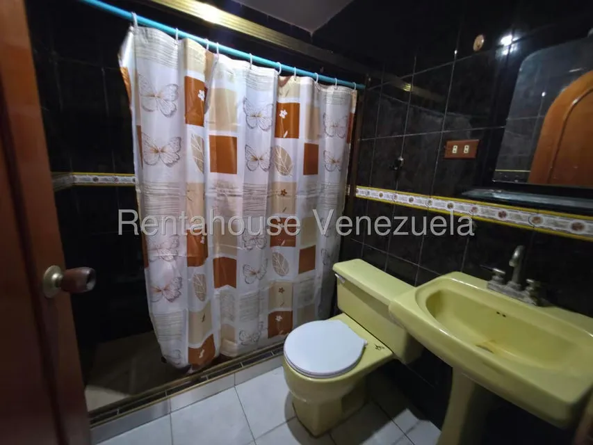 Apartamento (1 Nivel) en Alquiler en Centro, Portuguesa - 15