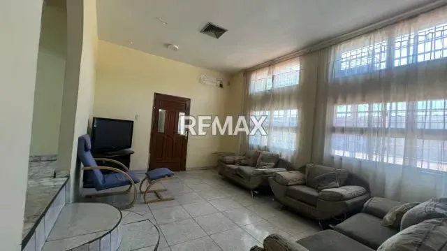 Local Comercial Multipropósito con Depósito y Apartamento en Av. La Limpia - 5
