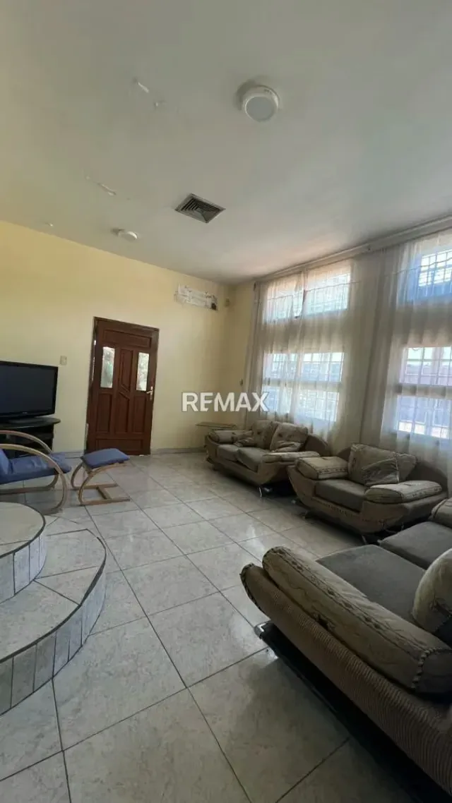 Local Comercial Multipropósito con Depósito y Apartamento en Av. La Limpia - 6