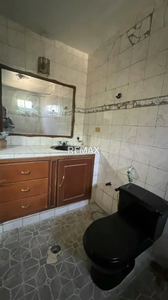 Local Comercial Multipropósito con Depósito y Apartamento en Av. La Limpia - 9