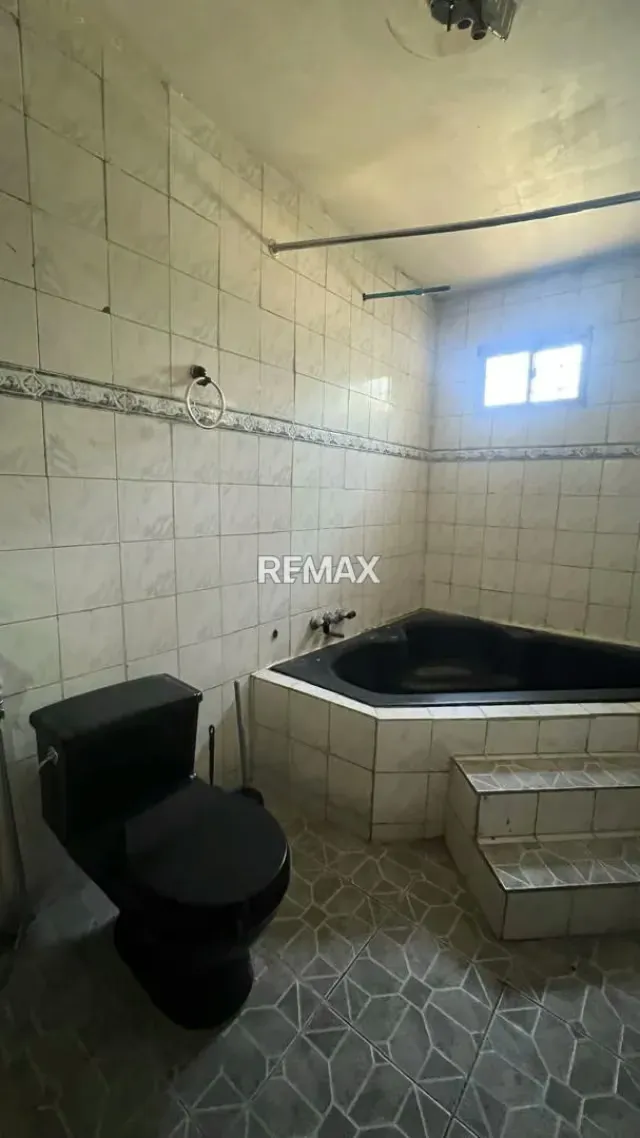 Local Comercial Multipropósito con Depósito y Apartamento en Av. La Limpia - 10