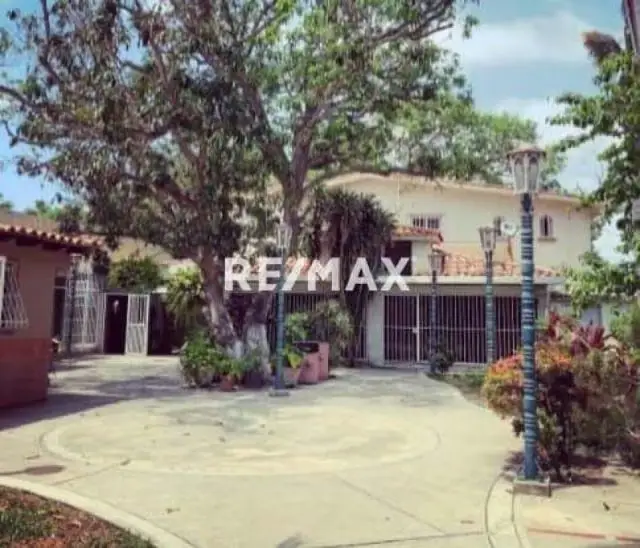 ACOGEDORA CASA EN VENTA EN EXCLUSIVO SECTOR DE CUMBOTO, PUERTO CABELLO