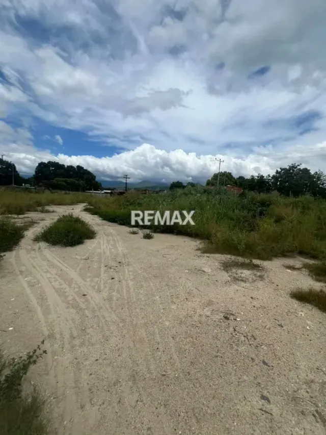 EN VENTA TERRENO ¡OPORTUNIDAD ÚNICA DE INVERSIÓN EN MARACAY! - 3