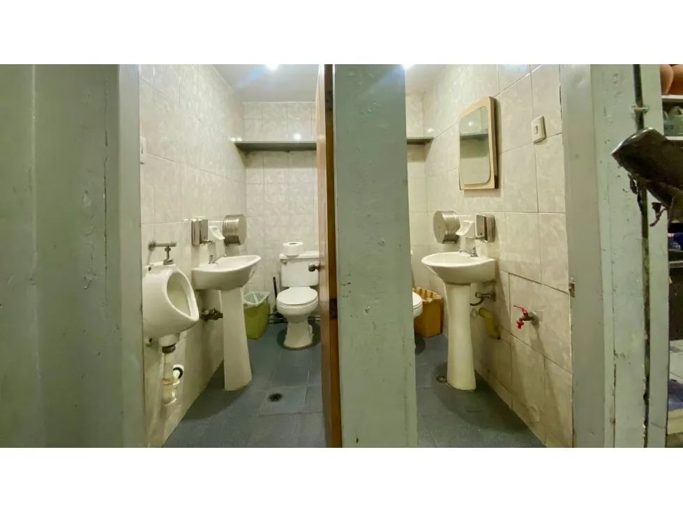 Vendo/alquilo local comercial 446m2 Av. Baralt 5570 - 3