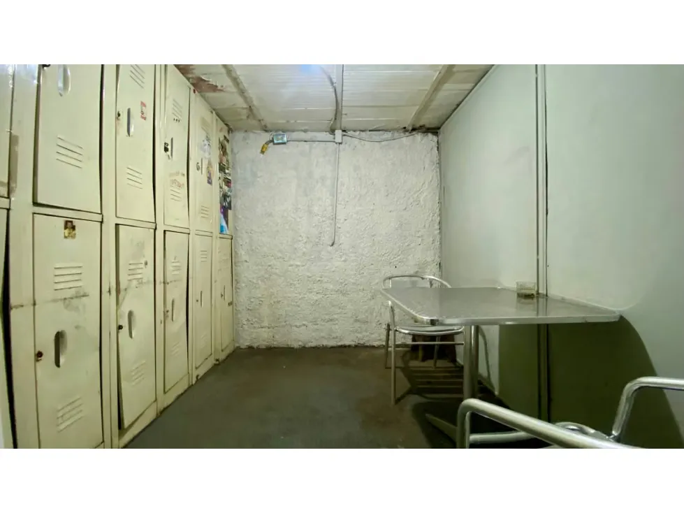 Vendo/alquilo local comercial 446m2 Av. Baralt 5570 - 4