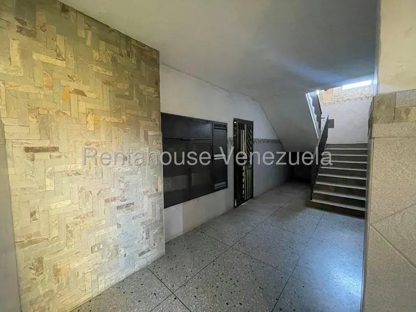 Apartamento (1 Nivel) en Alquiler en Centro, Portuguesa - 2