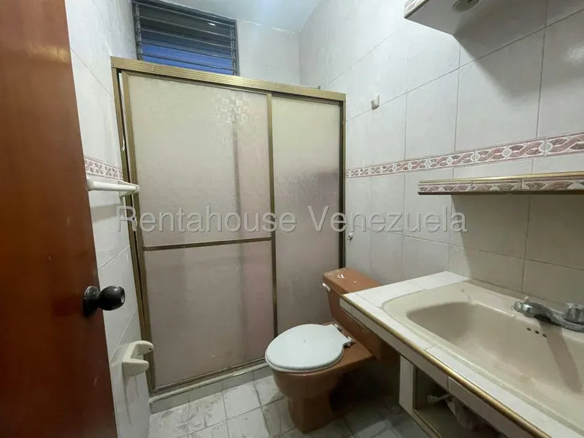 Apartamento (1 Nivel) en Alquiler en Centro, Portuguesa - 11