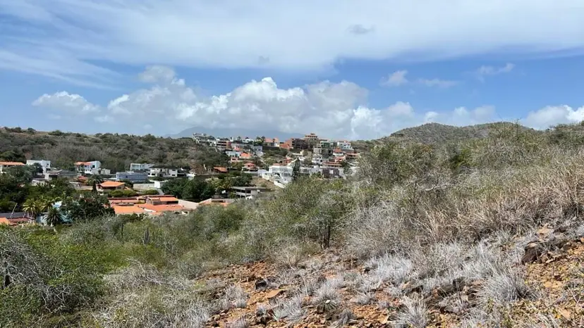 Venta terreno con vista al mar en Pampatar - Margarita