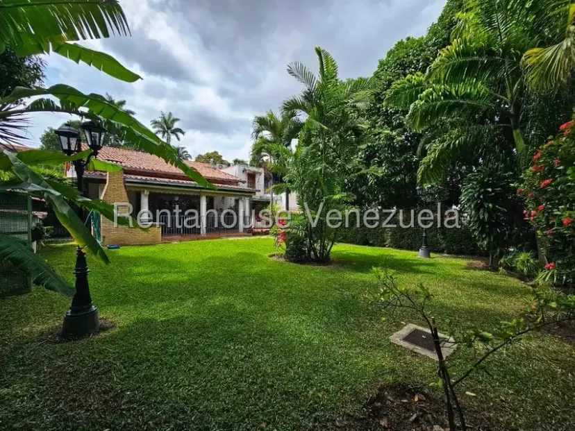 Casa (Duplex) en Alquiler en Los Chorros, Distrito Metropolitano