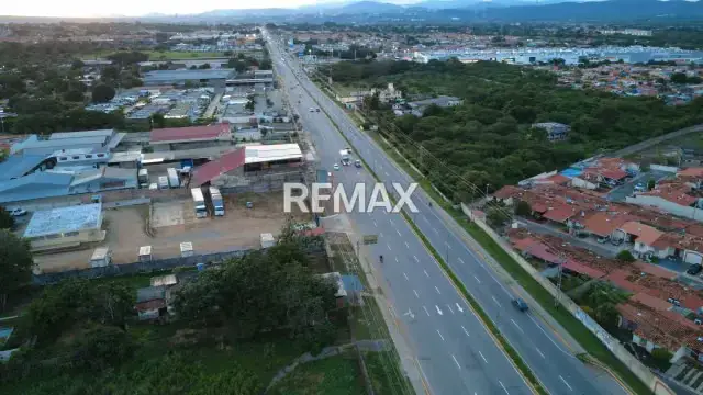 Terreno en venta en plena avenida intercomunal muy cerca de Traki ideal para uso comercial o residencial
