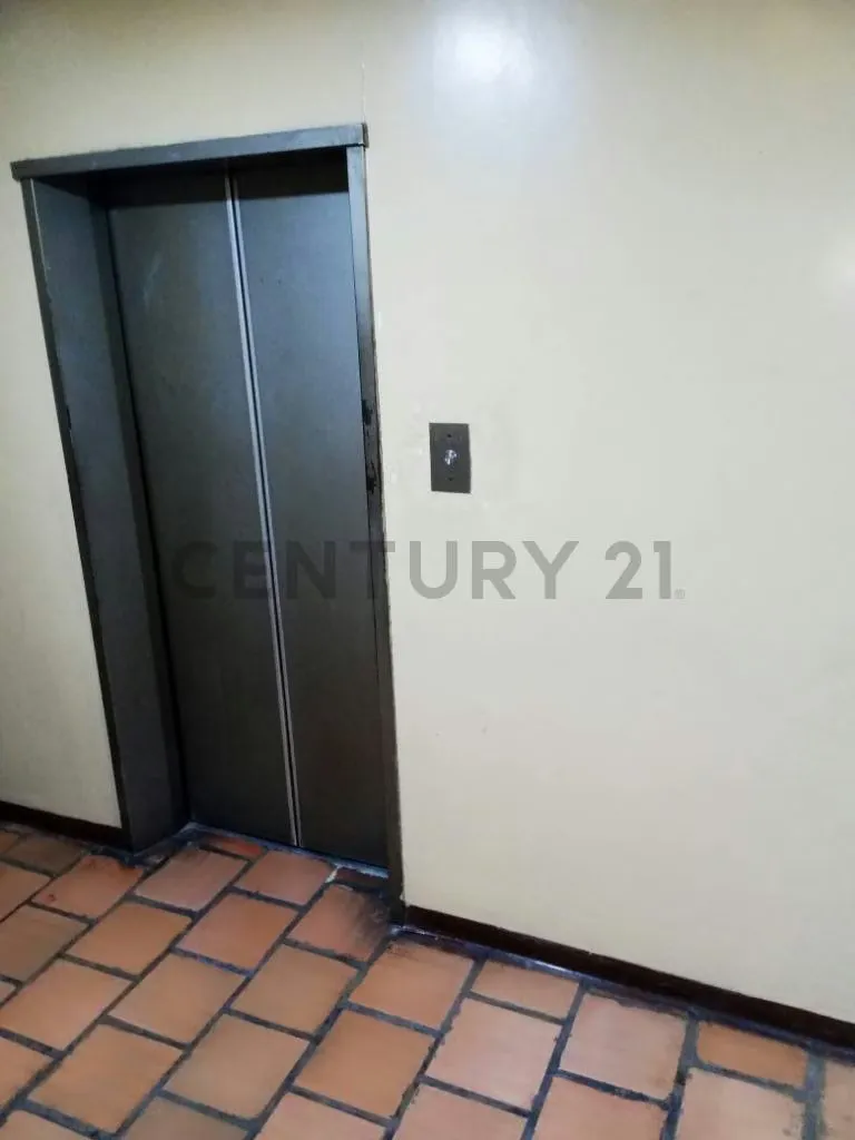 Se Ofrece Oficina en Alquiler Centro de Caracas - 4