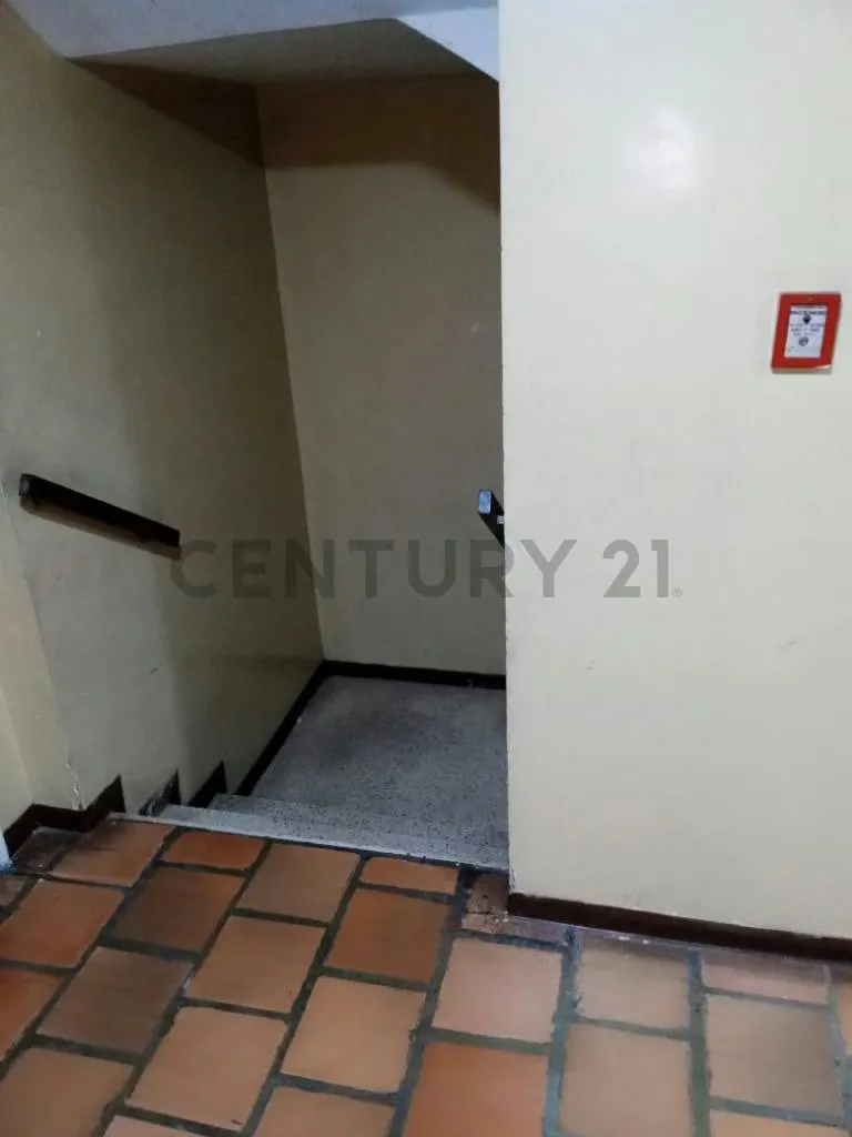 Se Ofrece Oficina en Alquiler Centro de Caracas - 5