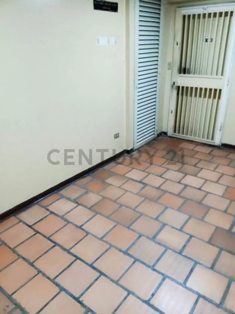 Se Ofrece Oficina en Alquiler Centro de Caracas - 6