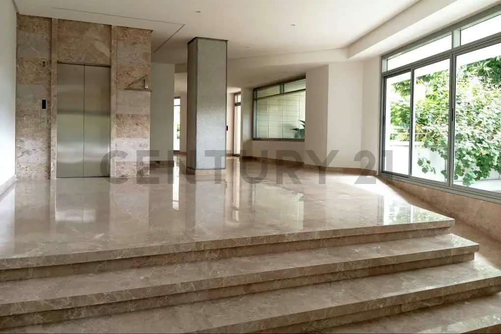 Lujoso Apartamento Triplex en Venta en La Castellana - 2