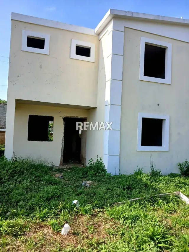 Town house en gris en venta calle Bermudez entre L y K - 2