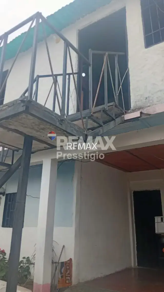 Casa en venta sector San Jacinto de dos pisos