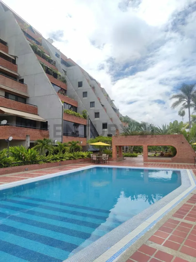 Colinas de Tamanaco, excelente apartamento zona segura, calle privada - 2