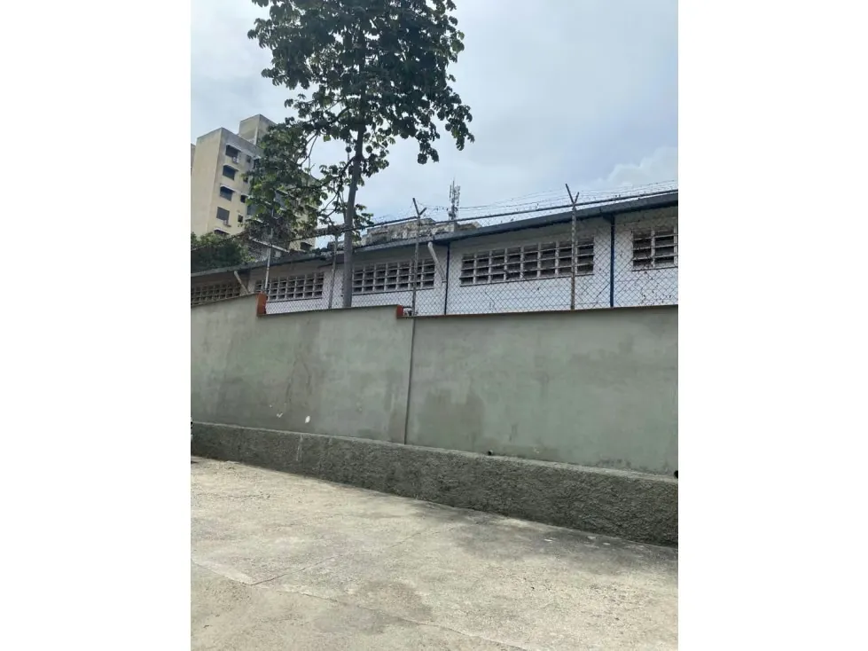 Vendo terreno 2900m2 Av. Andrés Bello Los Caobos 0307 - 16