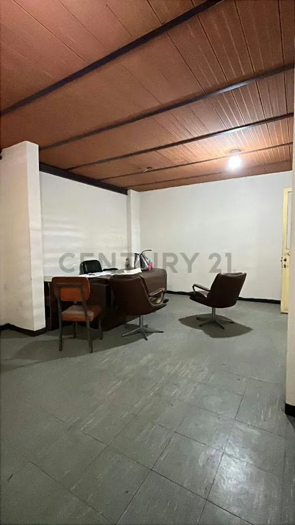 Venta galpón con vivienda en casco Central de Los Guayos. - 15