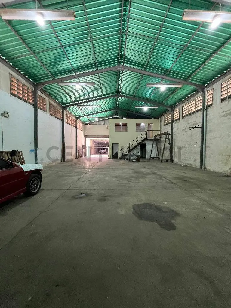 Venta galpón con vivienda en casco Central de Los Guayos. - 18