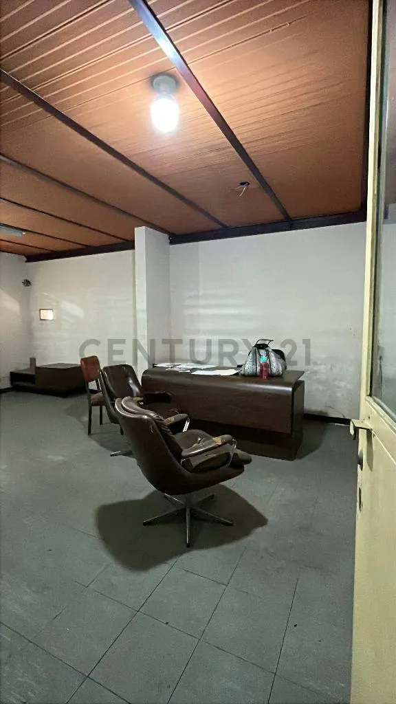 Venta galpón con vivienda en casco Central de Los Guayos. - 19