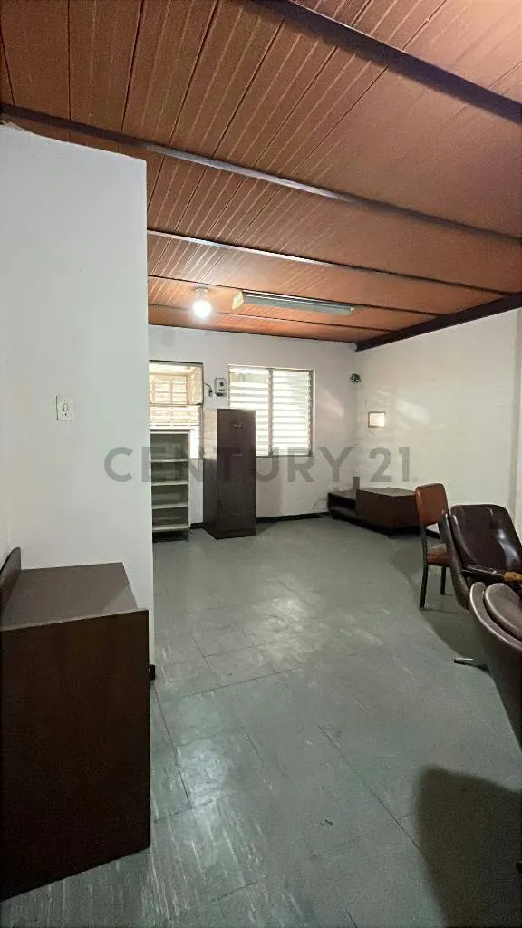 Venta galpón con vivienda en casco Central de Los Guayos. - 20
